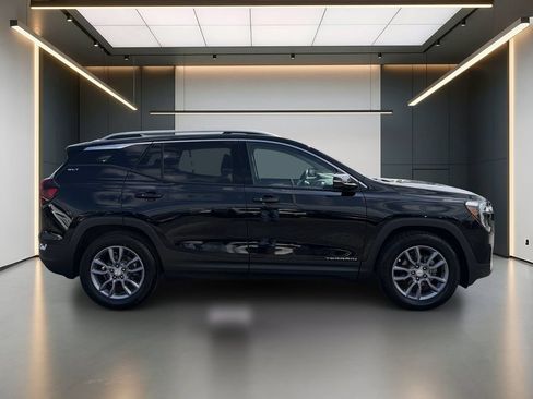 Used 2024 GMC Terrain SLT w/ Infotainment Package II FWD image 7