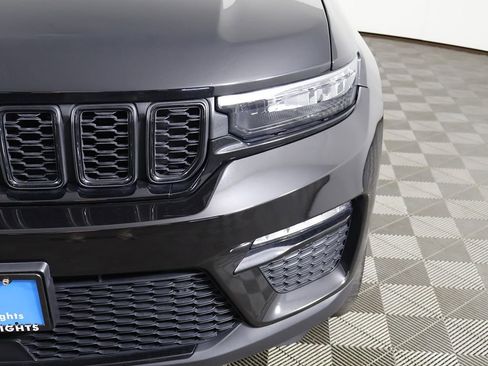 Used 2023 Jeep Grand Cherokee Limited w/ Black Appearance Package AWD/4WD image 15