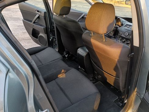 Used 2013 MAZDA MAZDA3 i SV w/ Convenience Pkg image 13