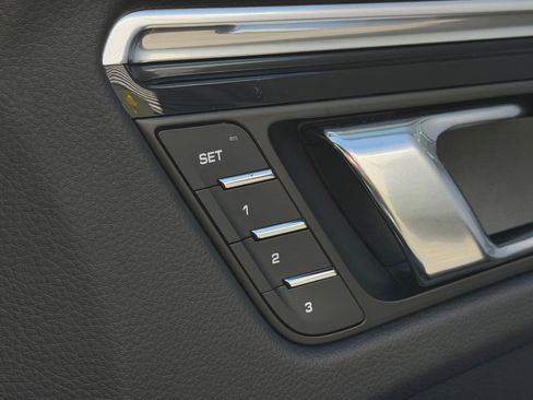 Certified 2026 Porsche Macan AWD/4WD image 26