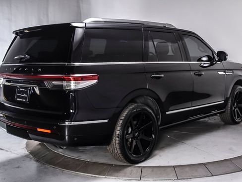 Used 2024 Lincoln Navigator Premiere AWD/4WD image 6
