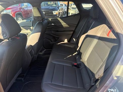 Used 2025 Chevrolet Trax RS w/ Sunroof Package FWD image 27