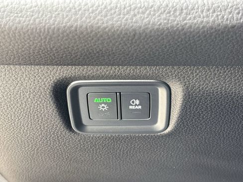 Used 2025 Porsche Cayenne E-Hybrid Coupe image 28