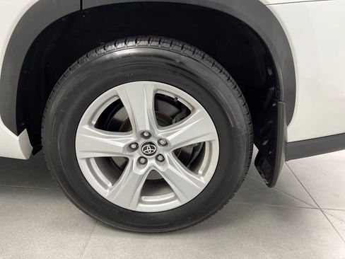 Used 2023 Toyota Highlander LE image 41