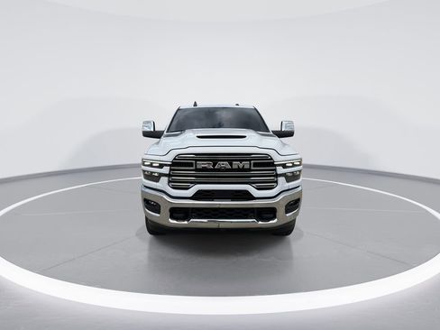 Used 2025 RAM 2500 Laramie AWD/4WD image 3