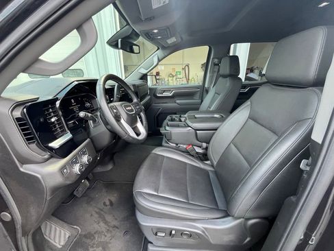 Used 2025 GMC Sierra 1500 SLT image 13
