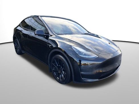 Used 2023 Tesla Model Y Long Range image 8