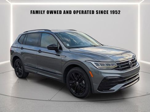 Certified 2022 Volkswagen Tiguan SE R-Line image 5