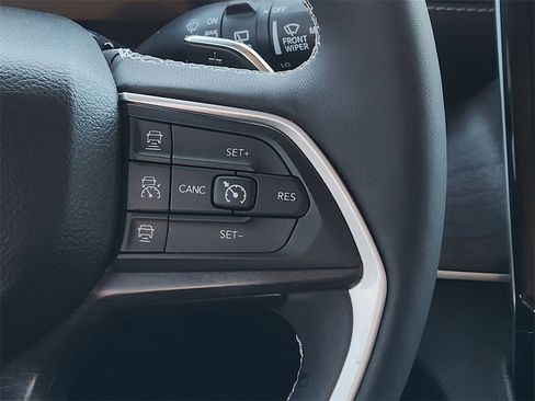 Used 2023 Jeep Grand Cherokee L Limited image 28