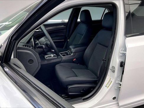 Used 2023 Chrysler 300 Touring w/ Sport Appearance Package RWD image 17