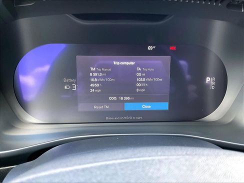 Used 2023 Volvo XC40 Recharge Plus w/ Protection Package Premier image 23