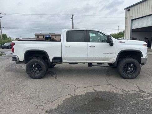 Used 2020 Chevrolet Silverado 2500 LT w/ Z71 Off-Road Package AWD/4WD image 2