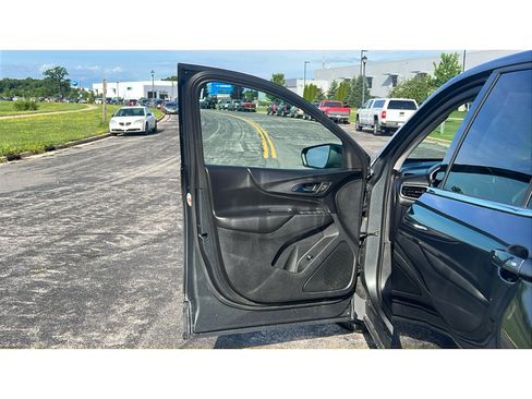 Used 2018 Chevrolet Equinox LT FWD image 10