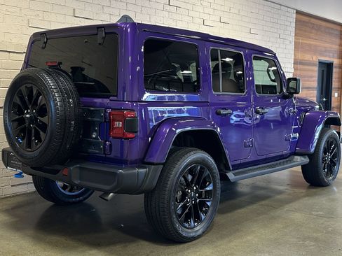 Used 2023 Jeep Wrangler Unlimited Sahara w/ Cold Weather Group AWD/4WD image 9