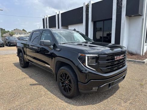 Used 2024 GMC Sierra 1500 Elevation w/ X31 Off-Road Package AWD/4WD image 4