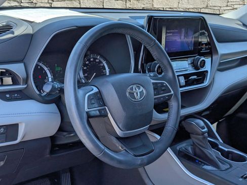 Used 2023 Toyota Highlander XLE image 15