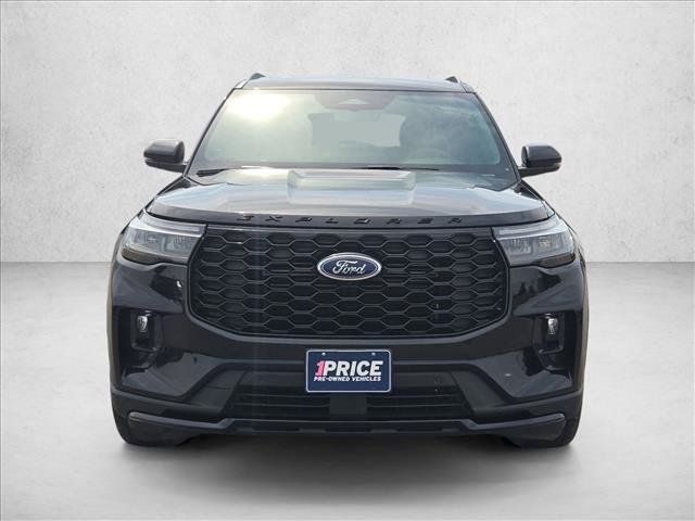 Used 2025 Ford Explorer ST-Line w/ Premium Package RWD image 2