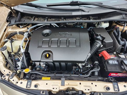 Used 2013 Toyota Corolla LE FWD image 27