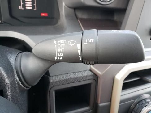 Used 2025 Toyota Tacoma SR5 AWD/4WD image 21