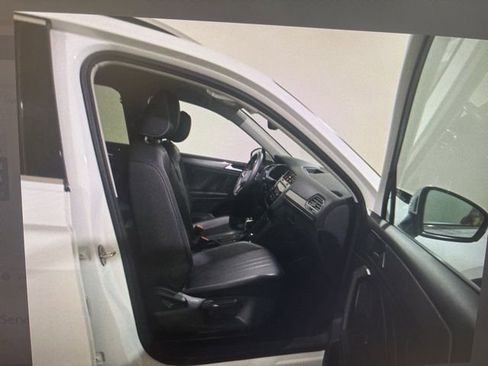 Used 2023 Volkswagen Tiguan SE image 19
