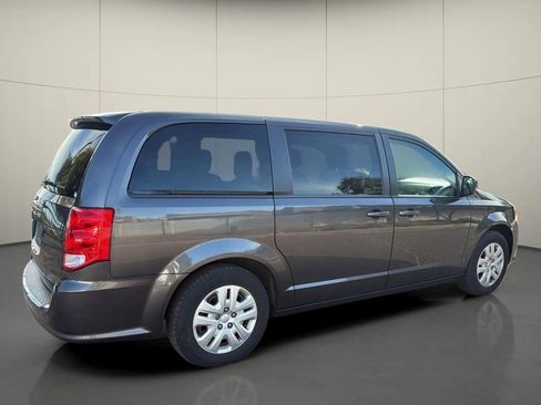 Used 2018 Dodge Grand Caravan SE w/ UConnect Hands-Free Group image 7