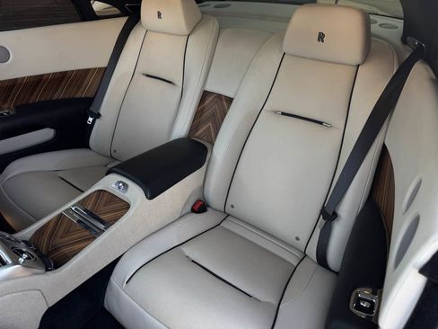 Used 2014 Rolls-Royce Wraith image 20