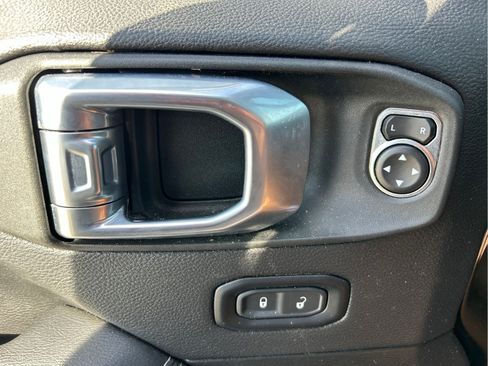 Used 2023 Jeep Wrangler Unlimited Sahara w/ Cold Weather Group AWD/4WD image 24