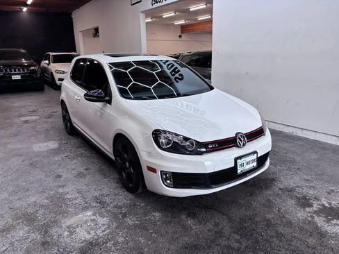 Used 2011 Volkswagen Golf 2-Door FWD image 2