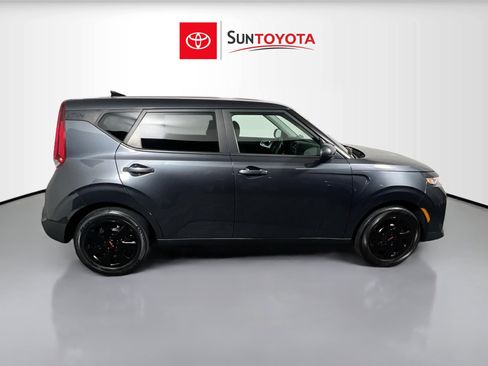 Used 2022 Kia Soul LX image 2