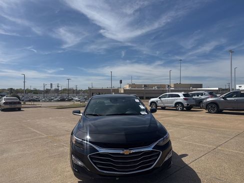 Used 2025 Chevrolet Malibu LT image 4