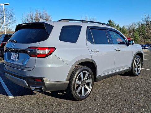 Used 2023 Honda Pilot Touring image 6