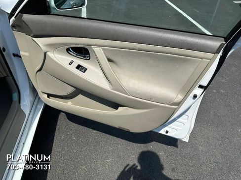 Used 2009 Toyota Camry LE FWD image 18