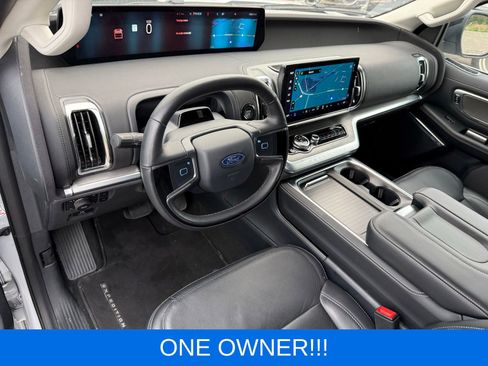Used 2025 Ford Expedition Platinum AWD/4WD image 15