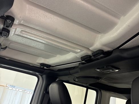 Used 2023 Jeep Wrangler Unlimited Sahara w/ Cold Weather Group image 17