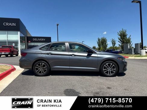 Used 2025 Volkswagen Jetta Sport FWD image 2
