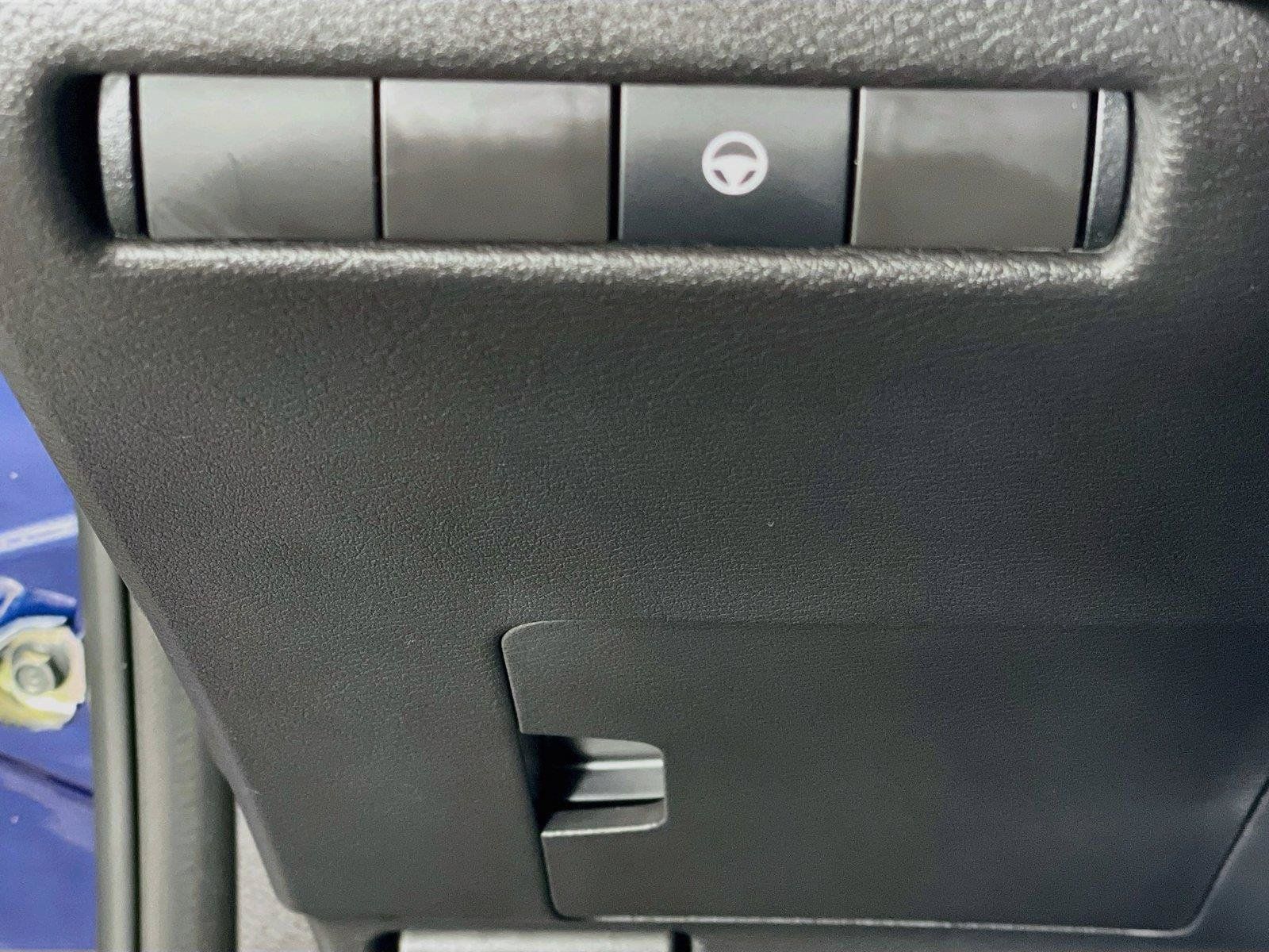 Used 2026 Nissan Kicks SR AWD/4WD image 14