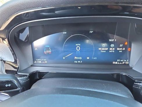 Used 2025 Lincoln Corsair AWD w/ Equipment Group 101A image 3