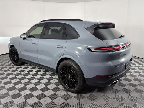 Used 2024 Porsche Cayenne AWD/4WD image 3