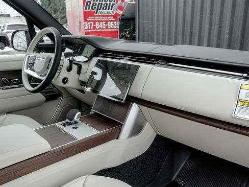 New 2025 Land Rover Range Rover SE image 22