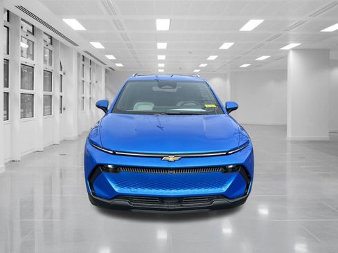 New 2026 Chevrolet Equinox EV LT image 2