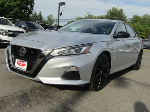 Used 2019 Nissan Altima 2.5 SR FWD image 9