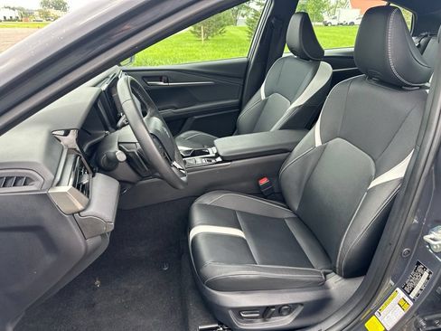 Used 2025 Toyota Camry SE FWD image 14