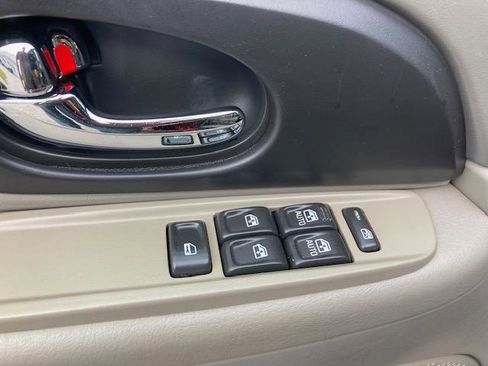 Used 2004 GMC Envoy SLE w/ Preferred Equipment Group image 23