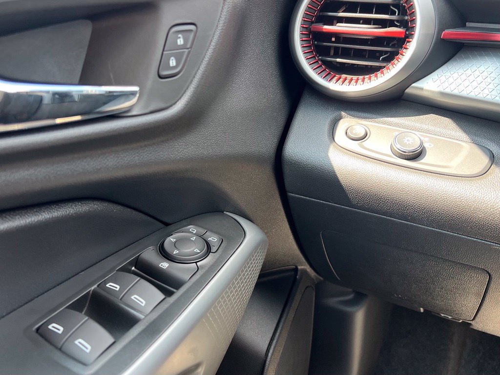 New 2026 Chevrolet Trax RS w/ Sunroof Package FWD image 19
