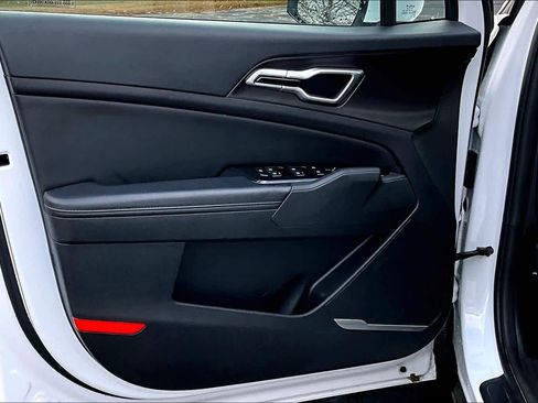 Used 2024 Kia Sportage EX image 23