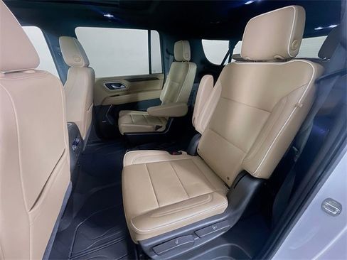 Used 2021 Chevrolet Suburban Premier w/ Premium Package image 27