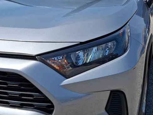 Used 2022 Toyota RAV4 LE AWD/4WD image 12