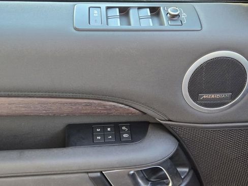 Used 2017 Land Rover Discovery HSE image 29