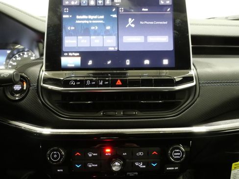 New 2026 Jeep Compass Latitude image 19