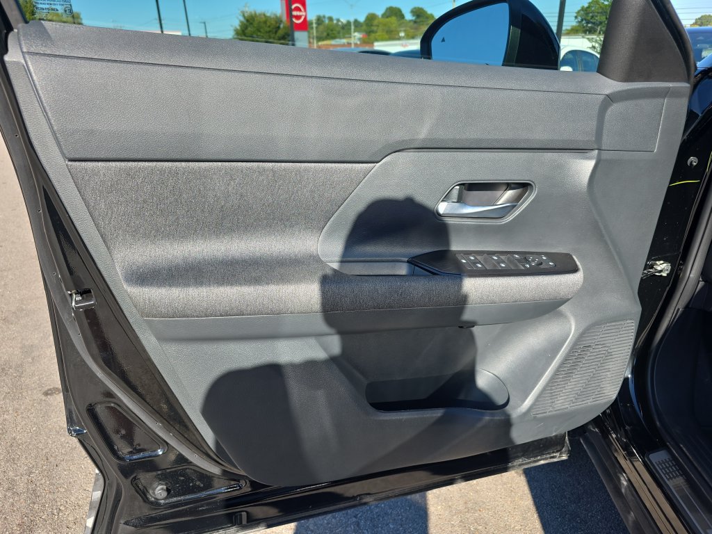 Used 2026 Nissan Kicks SV w/ SV Premium Package FWD image 19